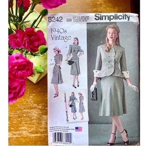 NEW 8242 Simplicity Vintage Reproduction Pattern